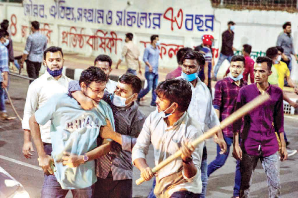 সাংবাদিকের বয়ানে সংবাদমাধ্যমের সরকার তোষণ