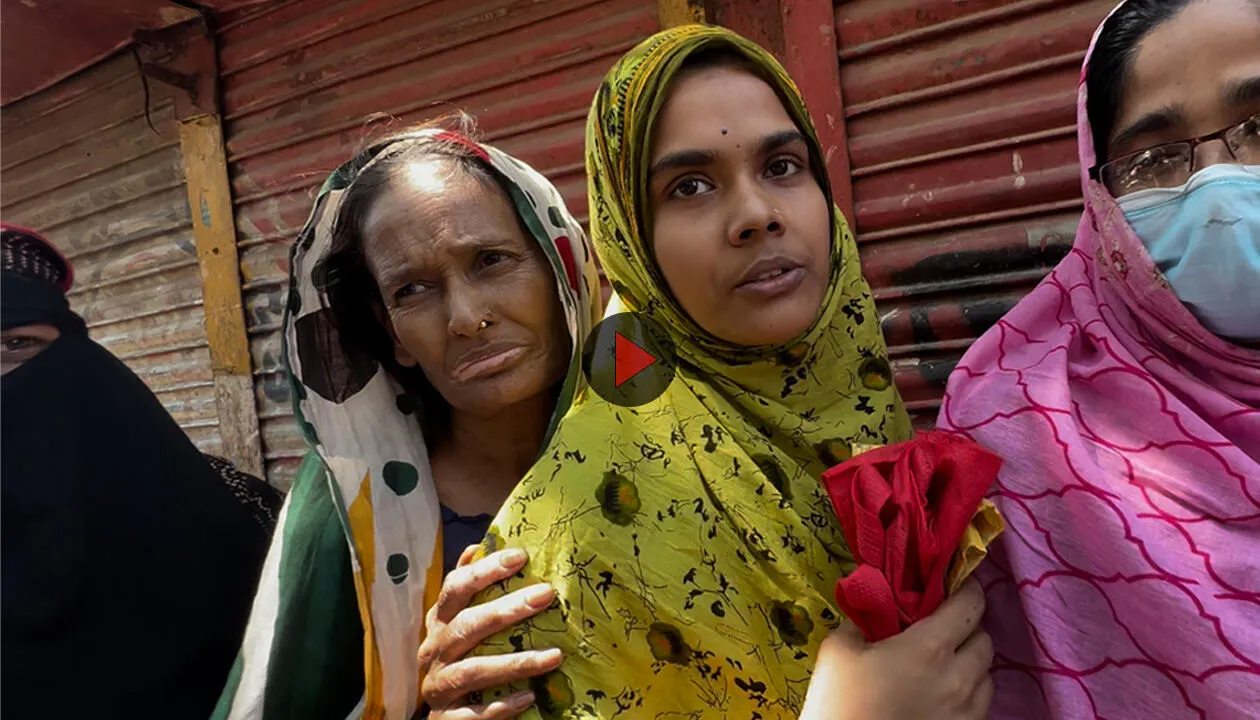 পাঙ্গাশ কিনতে না পেরে কলমি শাক কিনে এনেছেন মুন্নি