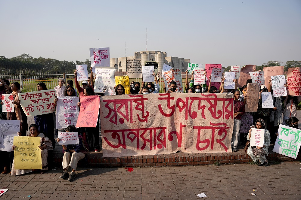 স্বরাষ্ট্র উপদেষ্টার পদত্যাগের দাবিতে সরব ধর্ষণ ও যৌন নিপীড়নবিরোধী আন্দোলন