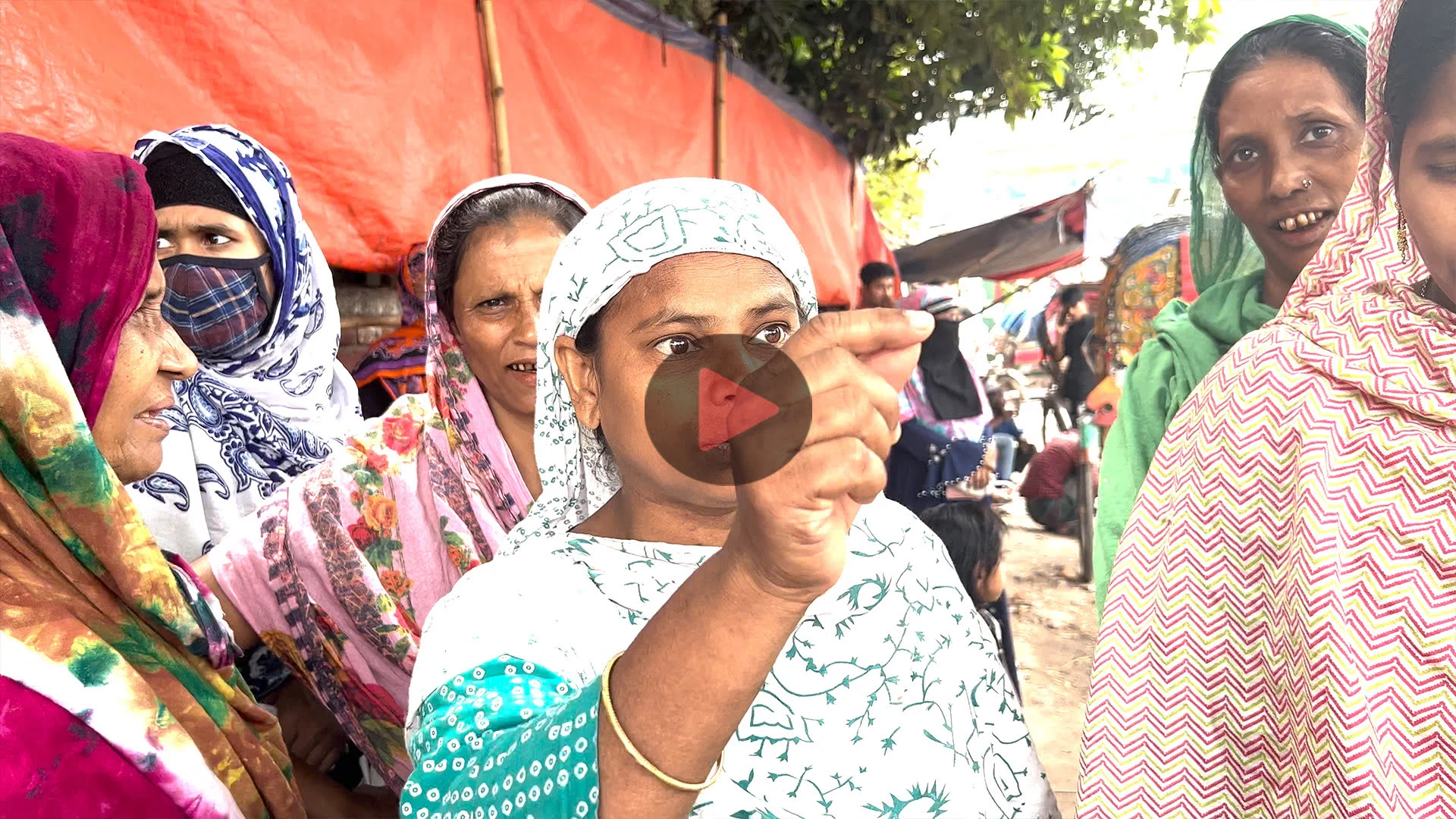 দ্রব্যমূল্যের ঊর্ধ্বগতিতে ক্ষোভ: "ধরেন সরকার রে..."